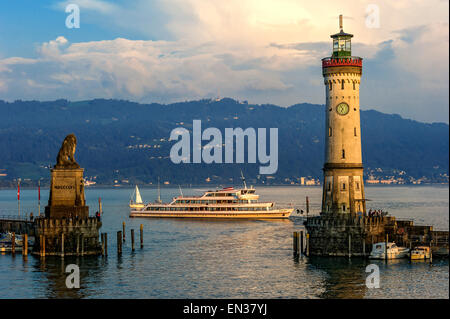 Lion bavarois, nouveau phare, entrée du port ferry, Vorarlberg, le lac de Constance, Lindau, souabe, Bavière, Allemagne Banque D'Images