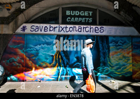 Récupérer de l'anti-gentrification Brixton campagne pour sauver les boutiques sous arcades en fer Railton Road South London Brixton Banque D'Images