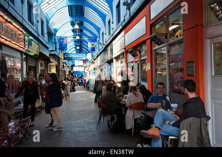 La gentrification de Brixton dans le village de Brixton arcade Granville marché couvert Banque D'Images