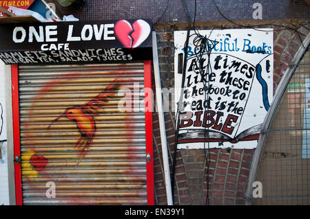 Récupérer de l'anti-gentrification Brixton campagne pour sauver les boutiques sous arcades en fer Railton Road South London Brixton Banque D'Images