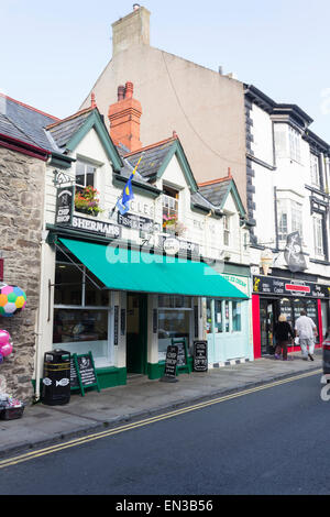 Fishermans Chip Shop et restaurant sur Castle Street, Conwy. Banque D'Images