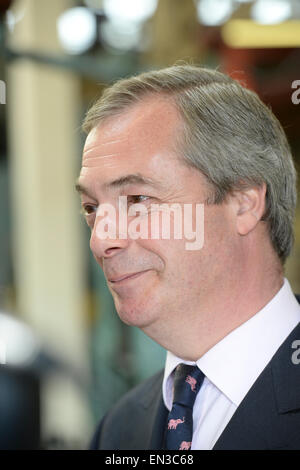 13 avril 2015. L'Essex. La campagne électorale de l'UKIP. Nigel Farage, chef de l'UKIP Essex tours forteresses. Banque D'Images