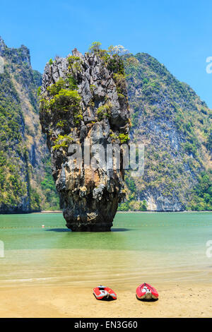 Ko Khao Phing Kan et Ko Tapu îles connues sous le nom de l'île de James Bond. La baie de Phangnga, Thaïlande Banque D'Images