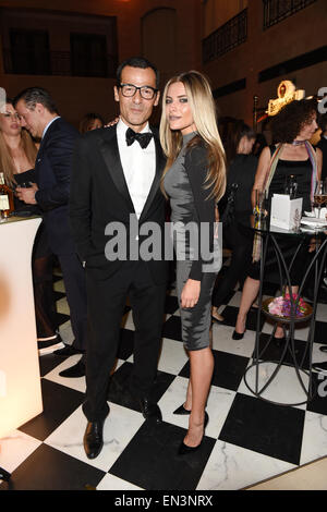 Berlin, Allemagne. Apr 26, 2015. Erol Sander et Sophia Thomalla posent à l'after party de l'Felix Burda Awards 2015 à l'hôtel Adlon à Berlin, Allemagne, 26 avril 2015. Photo : Jens Kalaene/dpa/Alamy Live News Banque D'Images