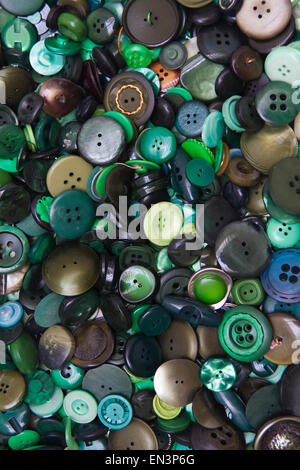 Assortiment de boutons colorés