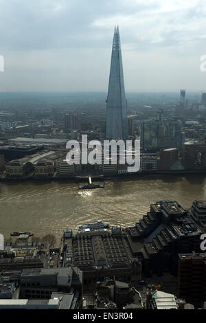 À la vue sur la Tamise, en regardant vers le tesson, du ciel jardin en haut de 20 Fenchurch Street. Banque D'Images