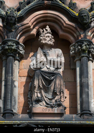 Statue de Baff sur l'avant de l'ouest de la cathédrale de Lichfield, Lichfield, Staffordshire, Angleterre. Banque D'Images