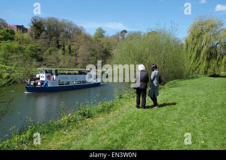 Shrewsbury, Shropshire : excursions en bateau sont disponibles sur le bateau le long de la rivière Severn Sabrina à Shrewsbury Banque D'Images