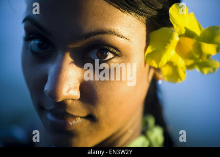 Portrait of a young woman in a swimming pool Banque D'Images