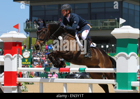 Lexington, Kentucky, USA. Apr 27, 2015. 26 avril 2015 : # 10 Fischerrocana la TVF et Michael Jung de Allemagne gagner la Rolex 2015 Événement de trois jours au Kentucky Horse Park. Candice Chavez/ESW/CSM/Alamy Live News Banque D'Images