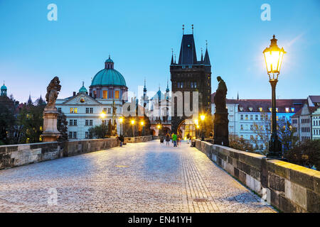 PRAGUE - le 17 octobre : le pont Charles dans la matinée le 17 octobre 2014 à Prague. Banque D'Images