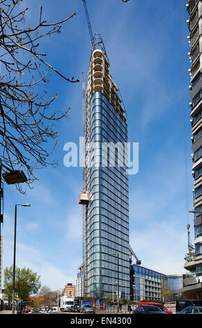 Nouveau développement résidentiel de grande hauteur, en construction, City Road, Islington, Londres Banque D'Images