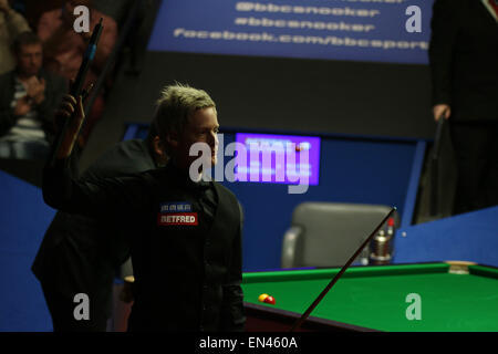 Sheffield, Royaume-Uni. 23 Juin, 2014. Neil Robertson (Aus) en action contre (Fra) au 2ème tour du Betfred World Snooker Championship. © Michael Cullen/ZUMA/Alamy Fil Live News Banque D'Images