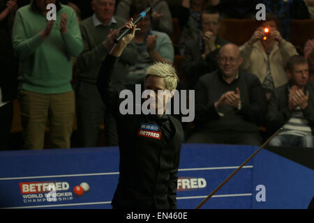 Sheffield, Royaume-Uni. 23 Juin, 2014. Neil Robertson (Aus) en action contre (Fra) au 2ème tour du Betfred World Snooker Championship. © Michael Cullen/ZUMA/Alamy Fil Live News Banque D'Images