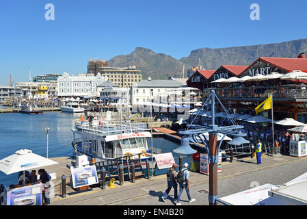 Victoria & Albert Waterfront montrant Table Mountain, Cape Town, Western Cape Province, République d'Afrique du Sud Banque D'Images