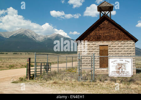 Maxwell Park historique Petite école près de Buena Vista, Colorado, lors d'une journée ensoleillée Banque D'Images