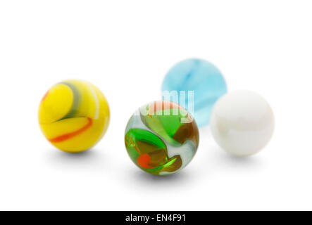 Jouet quatre billes de verre isolé sur un fond blanc. Banque D'Images