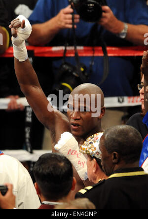 Las Vegas, Nevada, USA. 19 Sep, 2009. Floyd Mayweather Jr (USA) : Boxe Floyd Mayweather, Jr., de l'United States célèbre sa victoire sur décision unanime-Juan Manuel Marquez dans son combat retour à la MGM Grand Garden Arena 19 septembre 2009 à Las Vegas, Nevada, USA . © Naoki Fukuda/AFLO/Alamy Live News Banque D'Images