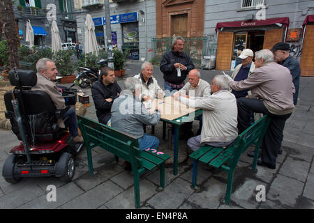 Les retraités à Naples Banque D'Images