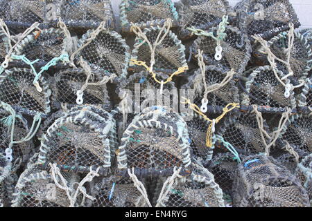 crabes pots dans le port de newlyn Banque D'Images