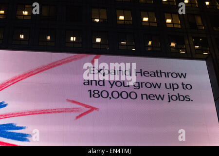 L'expansion d'Heathrow et de vous pousser jusqu'à 180000 nouveaux emplois signe à Canary Wharf, London Banque D'Images