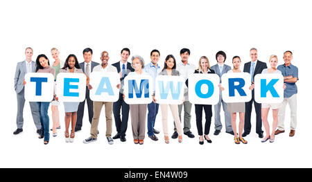 Groupe de gens d'affaires multi-ethnique holding blank white des pancartes. Banque D'Images