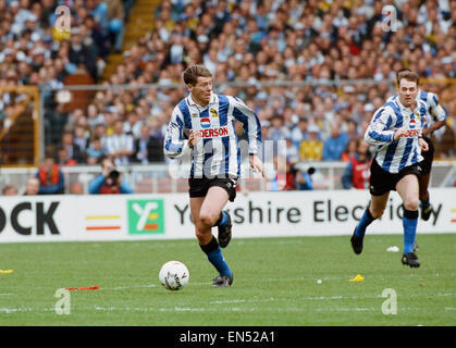 FA Cup Semi finale au stade de Wembley. 2 v Sheffield Wednesday Sheffield United 1. Chris Waddle de mercredi sur la balle. 3e avril 1993. Banque D'Images