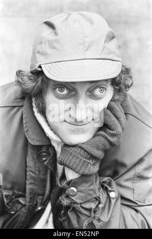 L'humoriste loufoque Marty Feldman vu ici qui pose pour le Daily Mirror 13 Février 1969 Banque D'Images