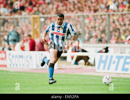 FA Cup Semi finale au stade de Wembley. 2 v Sheffield Wednesday Sheffield United 1. Marque de mercredi sur la boule lumineuse. 3e avril 1993. Banque D'Images