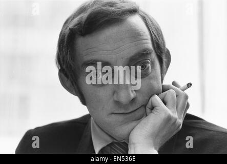 L'humoriste loufoque Marty Feldman vu ici à déjeuner lors d'une pause dans le tournage de "la dernière à 1948 Show' 13 Mars 1967 Banque D'Images