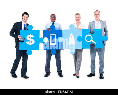 Groupe de gens d'affaires Holding Puzzle Pieces différentes icônes Banque D'Images