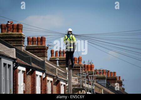 BT Un ingénieur travaillant en place d'un sondage de télégraphe dans une rue résidentielle à Brighton. Photo par James Boardman Banque D'Images