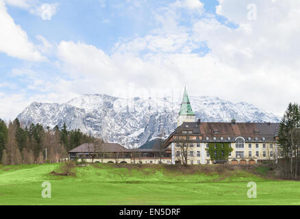 Hôtel Schloss Elmau Bavarian Alpine valley sera le site de sommet du G7 en 2015. Le G7 a choisi des lieux à distance pour ses réunions annuelles depuis plusieurs années pour des raisons de sécurité. Banque D'Images