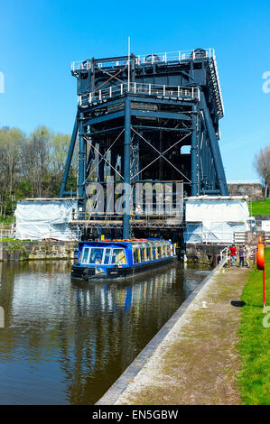 Élévateur à bateau Anderton avec bateau de croisière jour quitter Banque D'Images