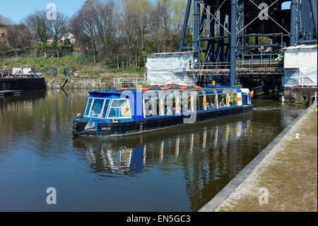 Excursion en bateau à Anderton Boat Lift Banque D'Images