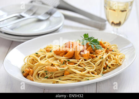 Pâtes aux oeufs d'oursin, la cuisine italienne Banque D'Images