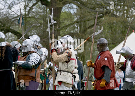 Re-enactment soldats médiévaux Banque D'Images