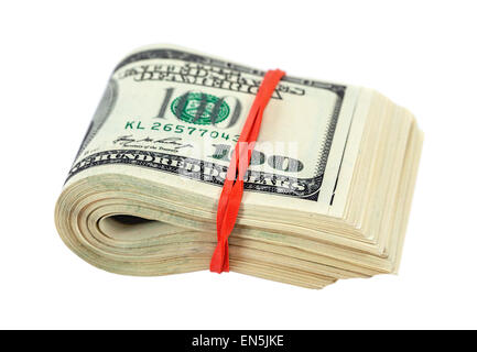 Pile de billets de cent dollars par enveloppé de caoutchouc sur fond blanc Banque D'Images