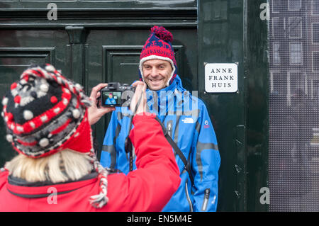 Les touristes à la maison d'Anne Frank Banque D'Images