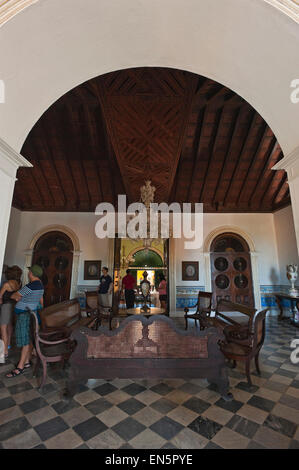 Vue verticale à l'intérieur du Musée Romantique (Museo Romantico) dans la région de Trindad, Cuba Banque D'Images