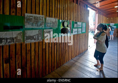 Vue horizontale de l'affiche au Musée du Train blindé à Santa Clara. Banque D'Images