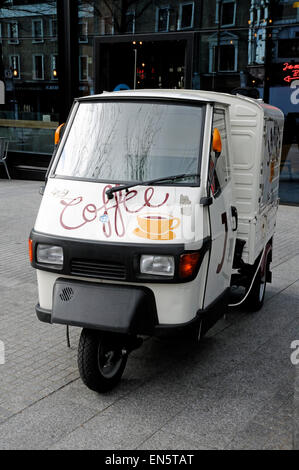 Jamie's Coffee Trike en dehors de Jamie's Italian, Angel, Département du Nord-Ouest, l'Angleterre Grande-bretagne UK Banque D'Images