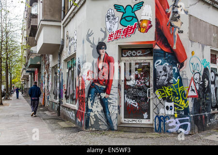 Berlin, des graffitis sur des maisons, quartier de Friedrichshain, Banque D'Images