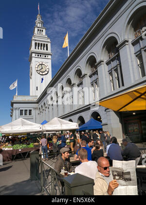 L'automne en plein air salle à manger et boire à 'Le marché' Bar restaurant Ferry Building Embarcadero San Francisco California USA Banque D'Images