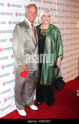 Amis américains de Magen David Adom's Red Star Ball au Beverly Hilton - Arrivées avec : Pat Boone,Shirley Boone Où : Los Angeles, California, United States Quand : 23 Oct 2014 Banque D'Images