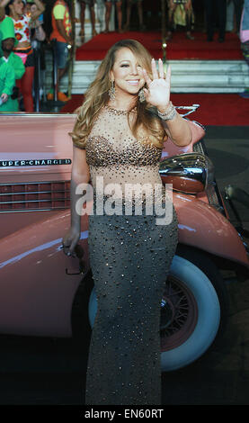 Las Vegas, Nevada, USA. Apr 27, 2015. Chanteuse Mariah Carey arrive dans une voiture classique pour démarrer son encore de résidence au Colosseum du Caesars Palace Hotel et Casino. © Marcel Thomas/ZUMA/Alamy Fil Live News Banque D'Images