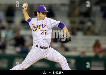 Rouge, Louisiane, USA. Apr 28, 2015. LSU Tigers pitcher Alden Cartwright (32) pendant le jeu entre LSU et Alcorn State à Alex fort Stadium à Baton Rouge, LA. Credit : csm/Alamy Live News Banque D'Images