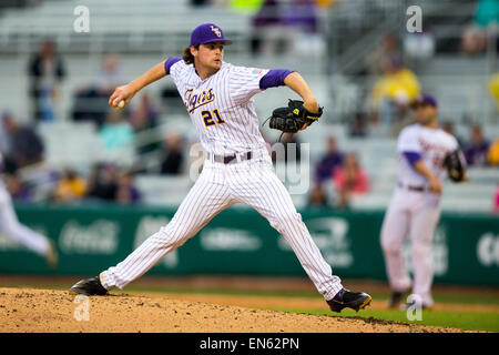 Rouge, Louisiane, USA. Apr 28, 2015. LSU Tigers pitcher Doug Norman (21) pendant le jeu entre LSU et Alcorn State à Alex fort Stadium à Baton Rouge, LA. Credit : csm/Alamy Live News Banque D'Images