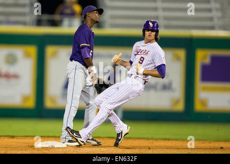 Rouge, Louisiane, USA. Apr 28, 2015. Le voltigeur LSU Tigers Mark Laird (9) pendant le jeu entre LSU et Alcorn State à Alex fort Stadium à Baton Rouge, LA. Credit : csm/Alamy Live News Banque D'Images