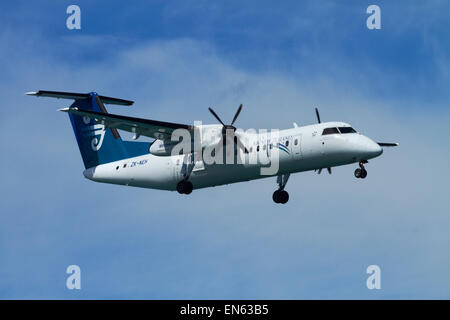 Air New Zealand Dash 8 décollant de l'Aéroport International de Wellington, Wellington, Île du Nord, Nouvelle-Zélande Banque D'Images